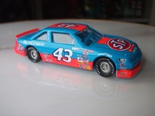 RACING CHAMPIONS VINTAGE MODEL OF A 1988 RICHARD PETTY STP RACING 1/64 NASCAR