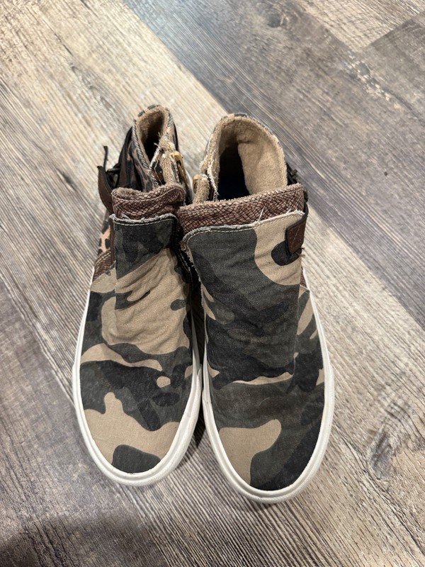 Blowfish Malibu Girls Slip-On Canvas Low Top Camo Bow Sneakers Size 6