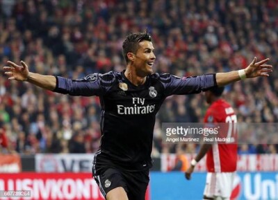 Player Issue 16/17 Real Madrid CR7 RONALDO CL Size 8 adidas L(US M