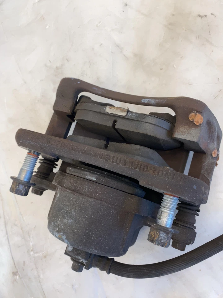 Pinza de freno delantera izquierda Ford Taurus 1994-1999 sedán 3,0 L lado del conductor LH OEM Foto 3 de 4