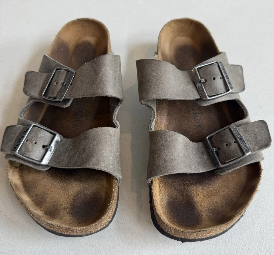 Sandalias Birkenstock Arizona para hombre EE. UU. 10 UE 43 hierro gris cuero aceitado dos correas Foto 2 de 4