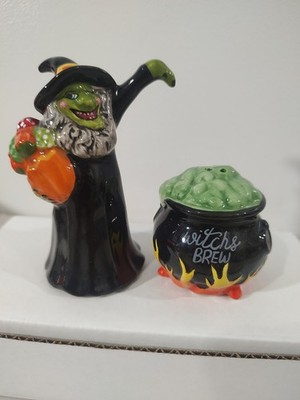 CRACKER BARREL  WITCH S BREW  WITCH & CAULDRON SALT & PEPPER SHAKERS HALLOWEEN