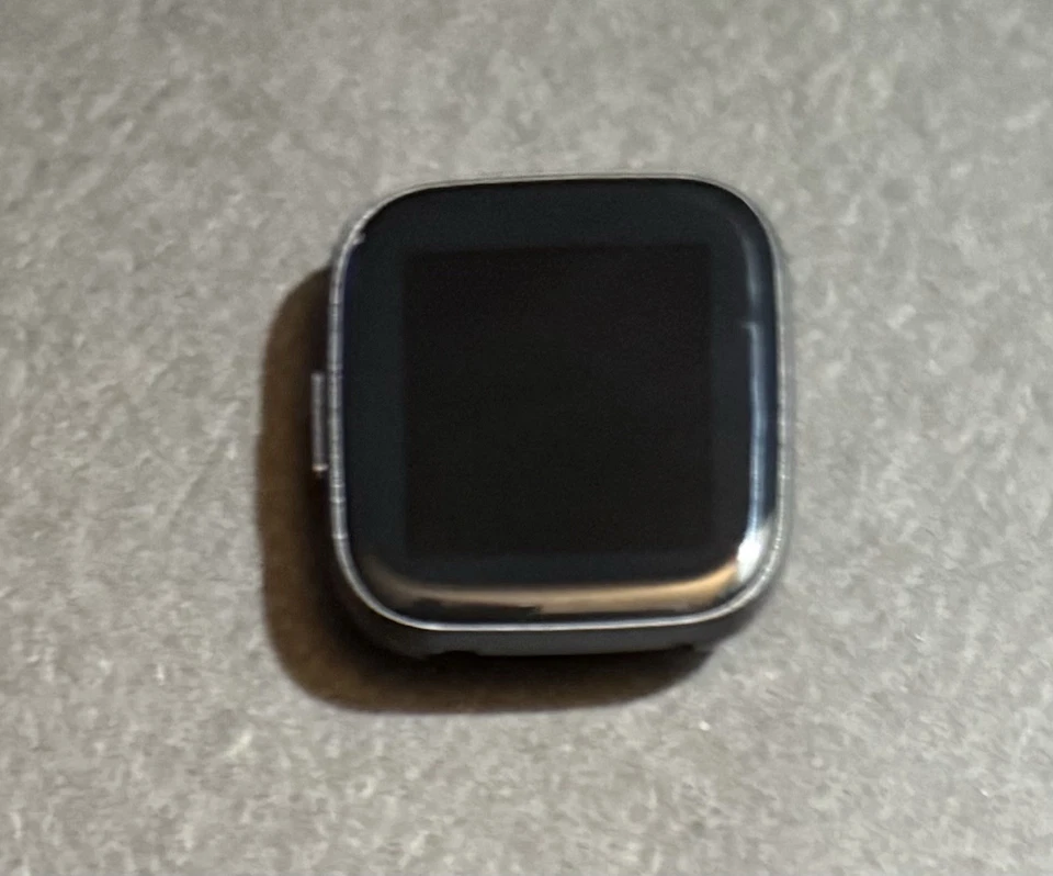 Fitbit Versa 2 Smartwatch Activity Tracker Gray Charger 32 Bands! - Image 2 of 4