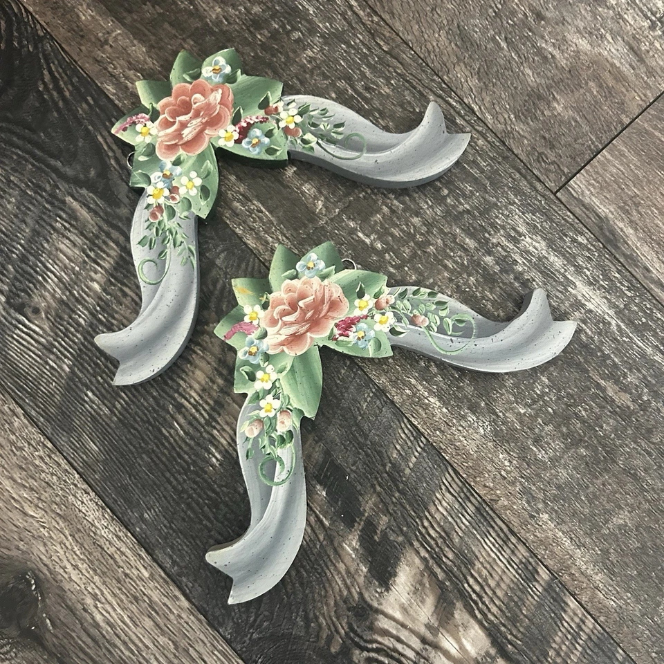 Juego de 2 vintage con acento decorativo floral azul y rosa de casa de campo de los años 80 Foto 2 de 4