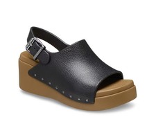 Woman's Sandals Crocs Dylan Stud Platform Sandal