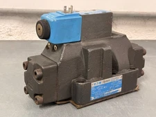 Eaton Vickers Size 8 24V DC 30W Industrial Solenoid Valve DG5V-8-H-2A-T-M-U-H-10