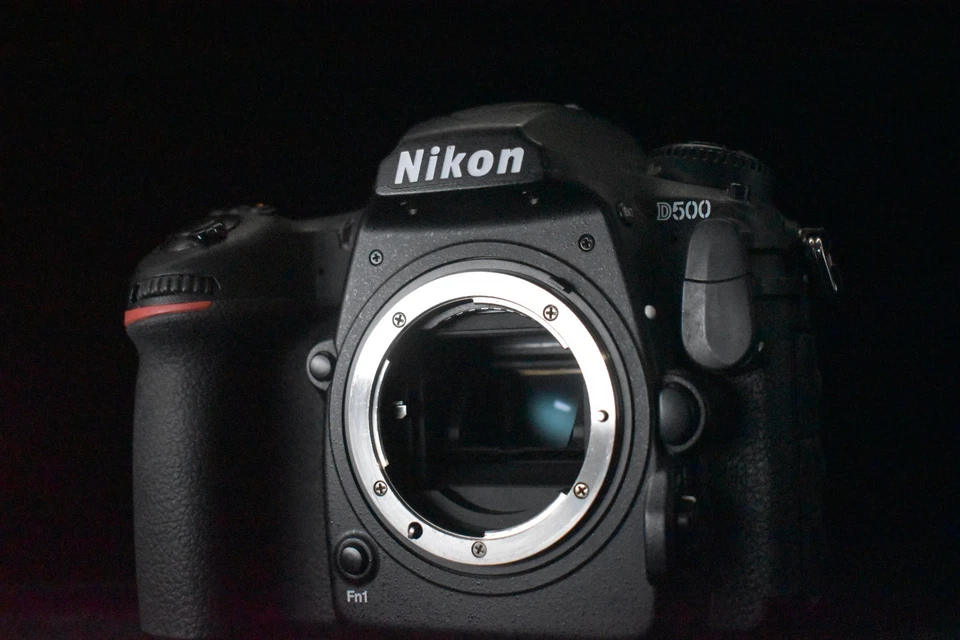 [US Duty Paid] Nikon D500 20.9MP Digital SLR Camera Body 8199