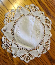 Vintage Stunning BUTTERFLY Bobbin Lace Embroidered Handcrafted DOILY