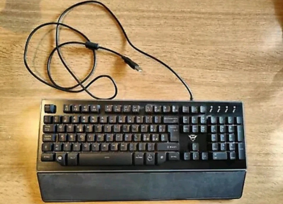 Trust GXT 860 Thura tastiera USB QWERTY Italiano Nero - Immagine 2 di 3