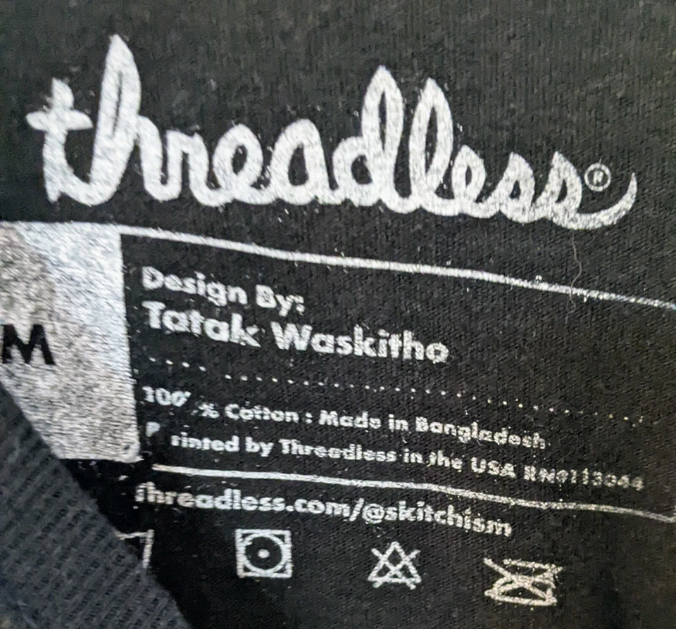 Camiseta masculina sem fio tamanho M design por Tatka Waskitho pré-propriedade bom estado  - Imagem 2 de 4