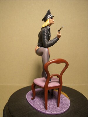 1/18  FIGURE  GIRL  DENISE  VROOM  PAINTED  FOR  AUTOART  MINICHAMPS  ERTL