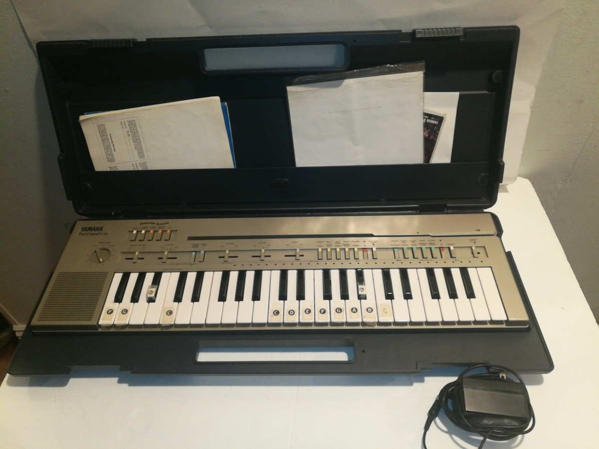 YAMAHA PortaSound PC-100 keyboard With Music Lessons Case