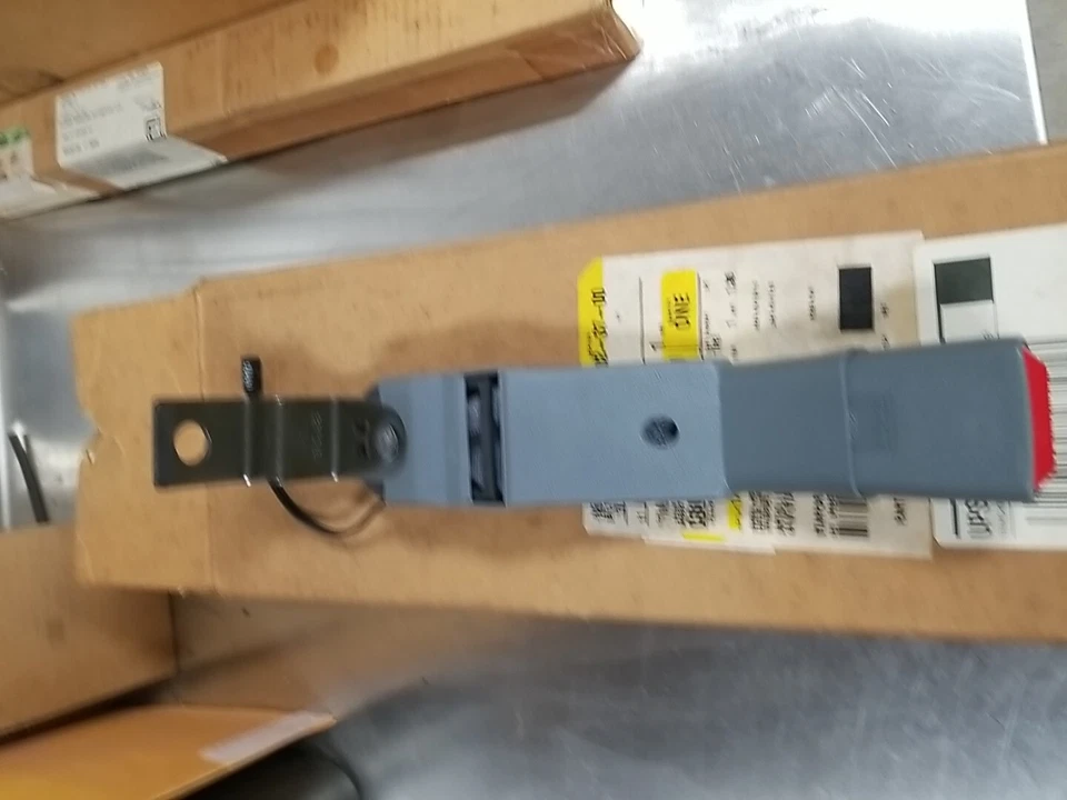 Nuevo de Lote Antiguo Oldsmobile GM OEM 92-96 Silhouette Cinturón de Seguridad Delantero-Hebilla Izquierda LH 12509701 Foto 3 de 4