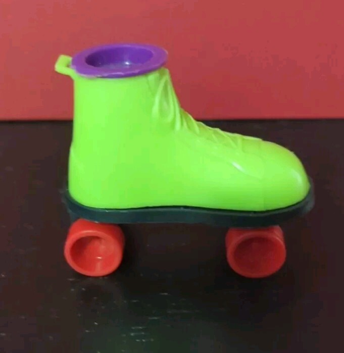 Vintage 1981 Topps Skates Green Roller Skate Candy Container Empty