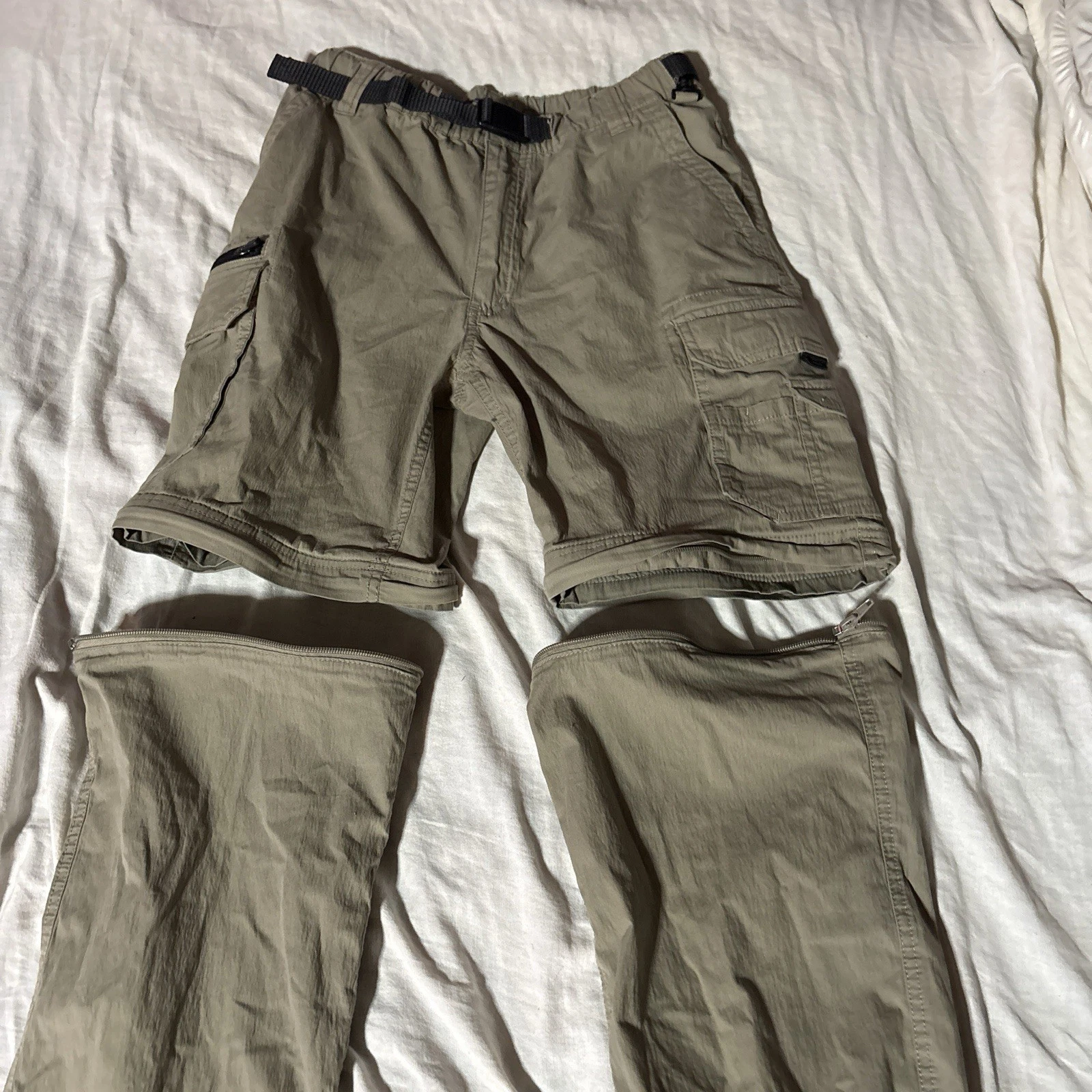 Khaki Convertible Cargo Hiking Pants With Belt And Adjustable Waist Size 30.
Opens in a new window o