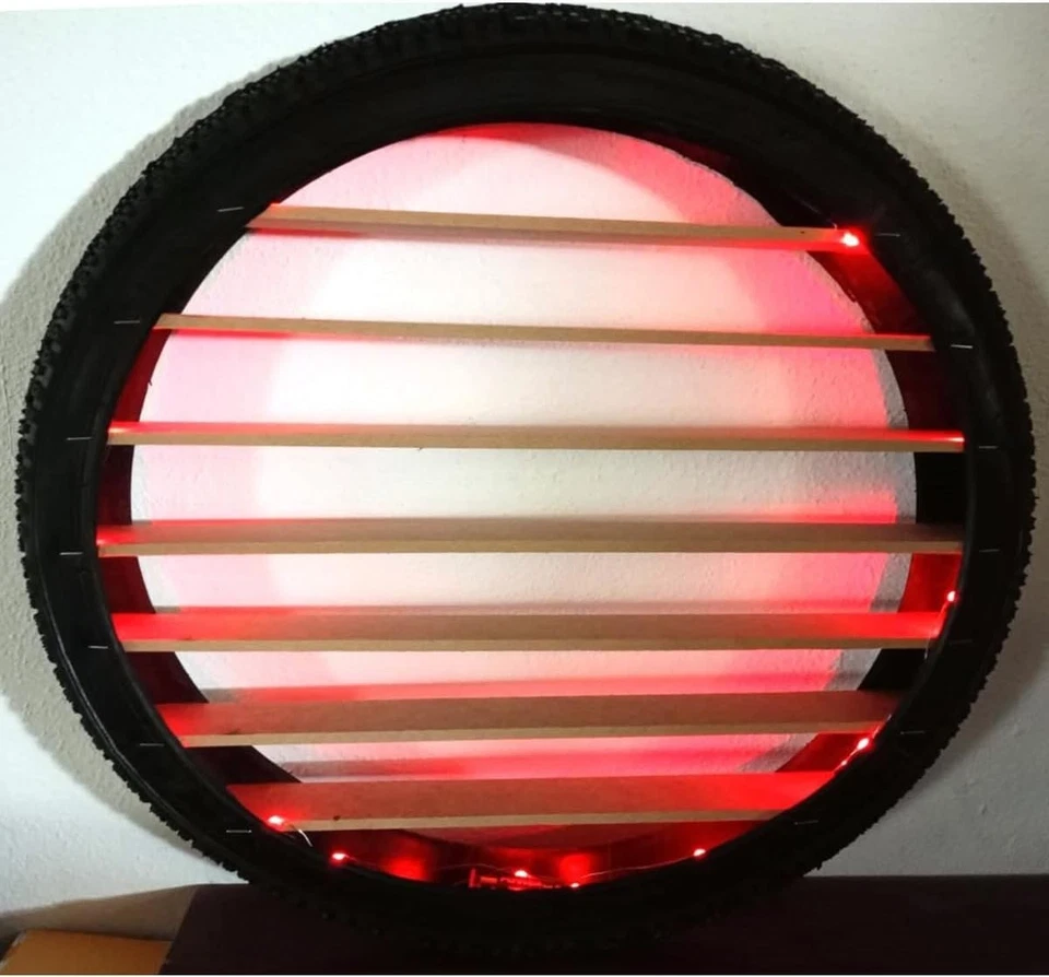 Estante de pared con rueda de coche para habitación infantil - Estante flotante con luz roja, premontado Foto 2 de 4