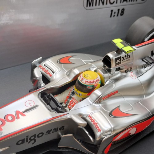 MINICHAMPS 1/18 Vodafone McLaren MP4-25 Lewis Hamilton #2 2010 530101802 - Picture 8 of 20