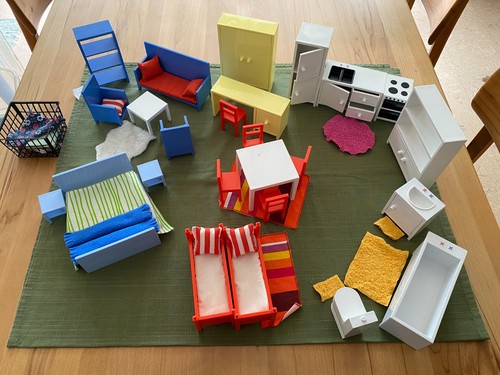 Konvolut IKEA Puppenstubenmöbel mit Kissen usw.