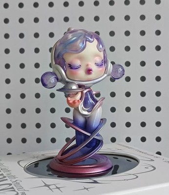 Authentic Skullpanda Flowing Light With Sound Figure Doll Toy Hot Gift