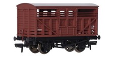 37-700A Bachmann OO 10T Cattle Wagon M292722 in BR Bauxite (Pre-Owned)