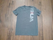 Under armour t shirt youth size large Gray Loose Fit Graphic Print Short Sleeve
