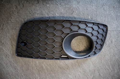 Gitter Stoßstange Nebelscheinwerfer Wabe links 1K0853665 VW Golf 5 GTI ED 30