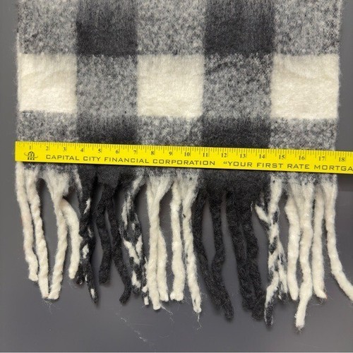Tahari Black Ivory Plaid Blanket Scarf Soft Heavy Weight Warm Wrap Fringe Shawl - Picture 7 of 7