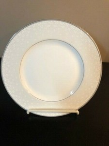 Monique Lhuillier Pointe D'Espirit Accent Plate. New.
