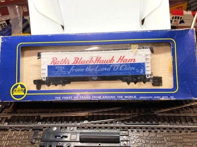 AHM Mfg.  H. O. Scale Private Owner Reefer #5296 Rath's Black Hawk Ham,