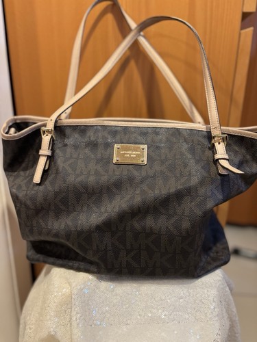 Michael Kors Diaper Bag Classic Print Pre-Owned - Picture 2 of 10