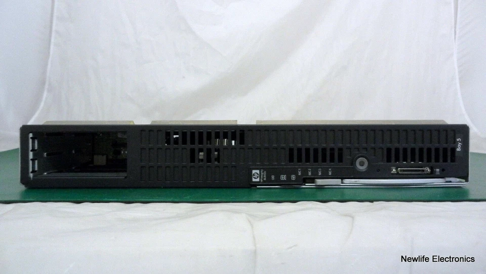 HP AD323A #005 Integrity BL860c Server (2 x 1.42GHz CPU's; No RAM/Drives) - Image 3 of 4