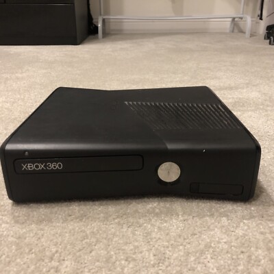 Microsoft Xbox 360 Slim Kinect & Adventures Bundle 4 GB mattschwarze Konsole ( 