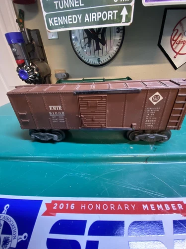 LIONEL TRAINS POSTWAR X6454 ERIE 81000 BOX CAR 