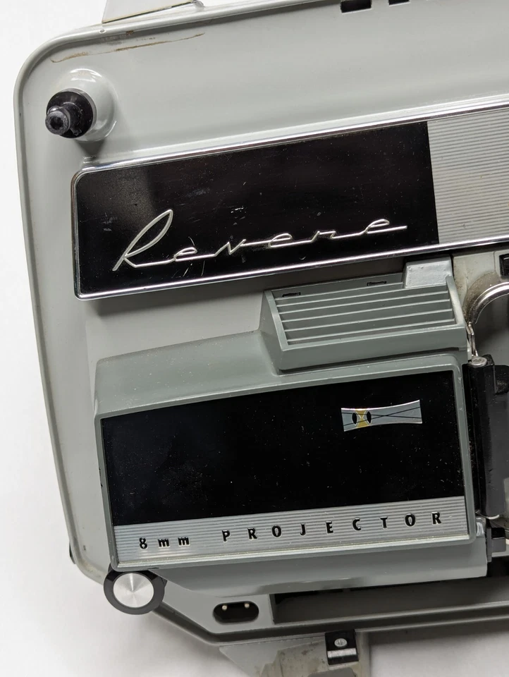 Винтажный кинопроектор Revere AZ-718 8 мм в футляре - Изображение 2 из 4