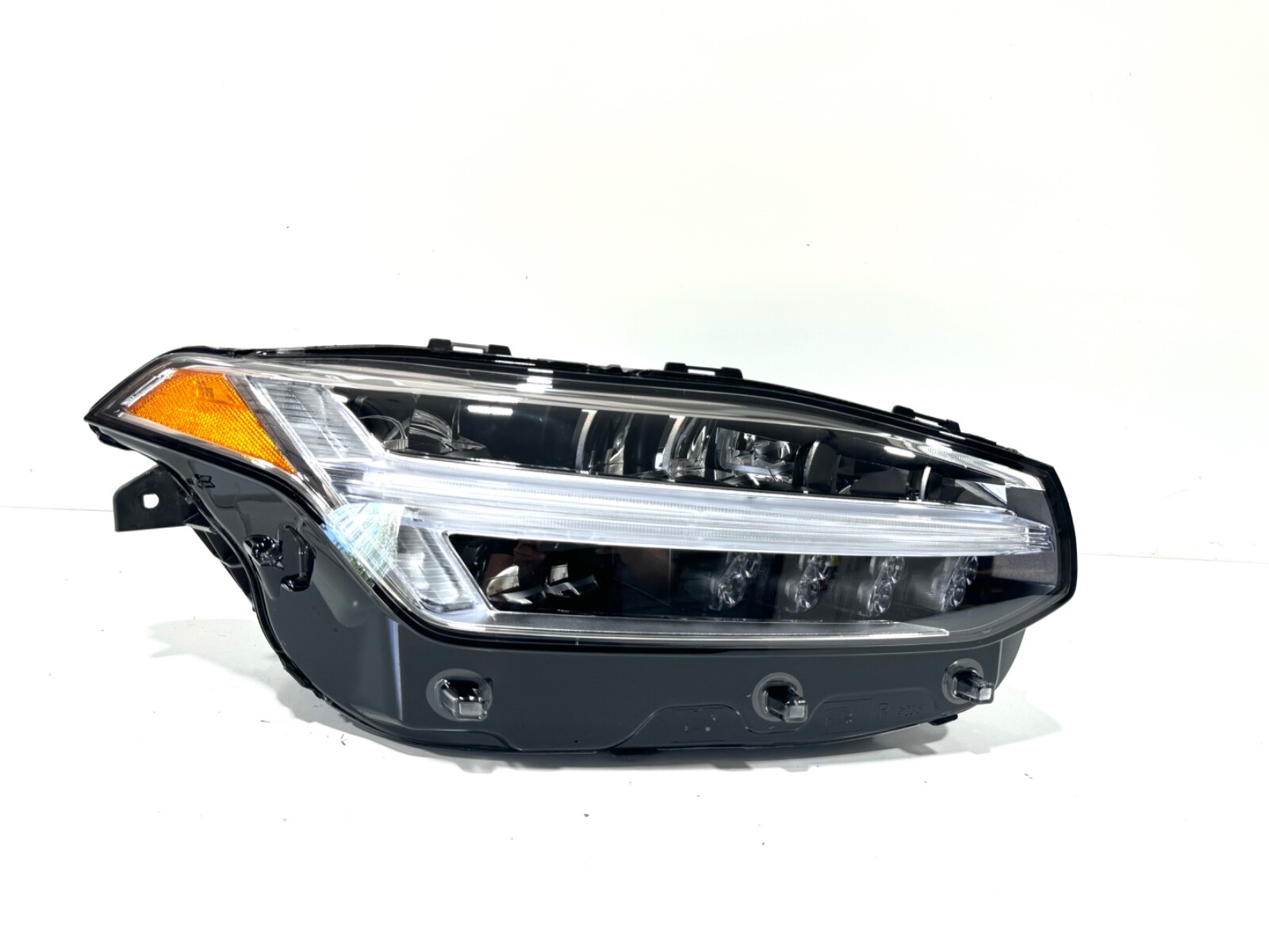 2016 - 2020 Volvo XC90 LED Passenger side Headlight 32404714AN1JE 