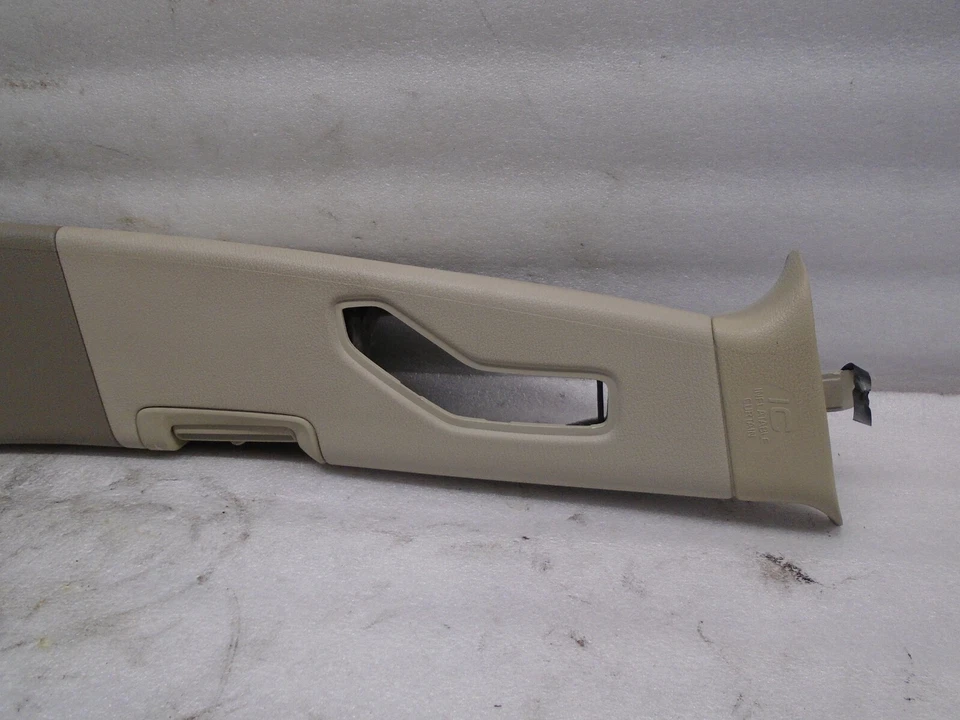 DK90505 05-09 VOLVO S60 LADO DEL PASAJERO DELANTERO PILAR MOLDURA BEIGE/TOSTADO OEM Foto 3 de 4