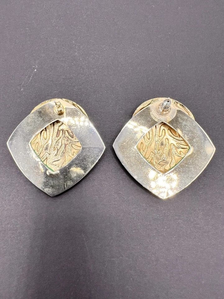 Pendientes Perforados Vintage Esmalte Verde y Tono Dorado - Diseño Modernista Abstracto Foto 3 de 3