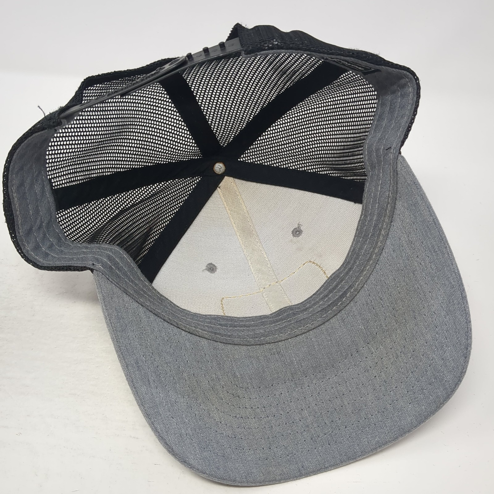 Kuiu Patch Snapback Mesh Back Trucker Hat Gray On… - image 7