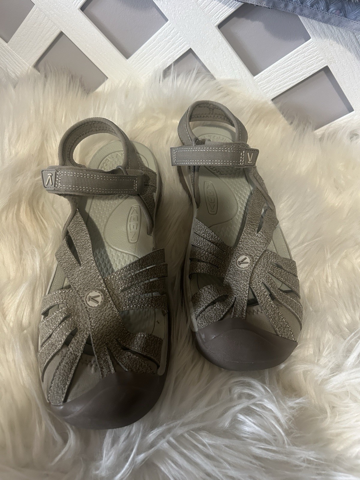 NEW KEEN Sandali donna taglia 11 M rosa lavabili impermeabili grigi