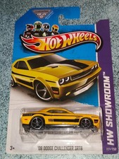 Hot Wheels 2013 #227/250 2008 DODGE CHALLENGER SRT8 yellow SHOWROOM Long card