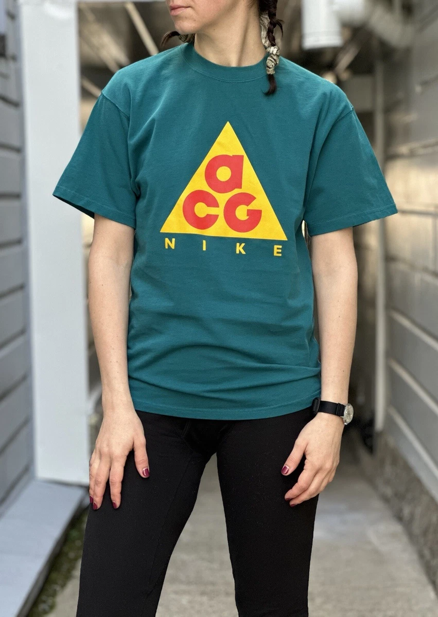 Nike top acg tee