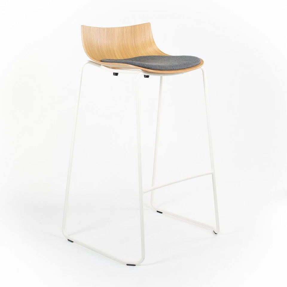 2021 BA004S Preludia Bar Stool by Brad Ascalon for Carl Hansen Oak Grey Fabric - Image 4 of 4