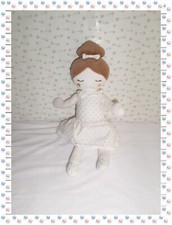 H - Doudou Poupée Fille Robe Blanche Etoiles Argentées Chignon Tape à l'Oeil TAO