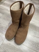 Beautiful UGG Women's Chestnut Brown Boots Size 9
