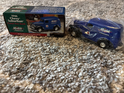 ERTL 1946 Chevy Suburban diecast Collectible Panel Van BANK w/ Key. Mystik Lube.