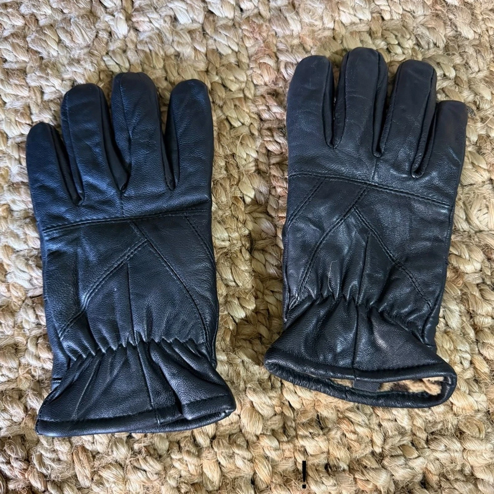 Women’s gloves L Black Leather animal print inside winter mountain camping
Opens in a new window or