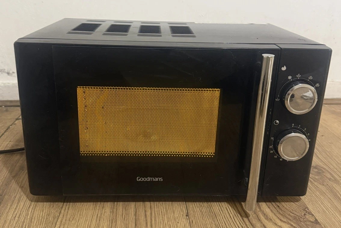 Black Goodmans Microwave Oven 355250 With Plate NO RUNNER Working Well 700W