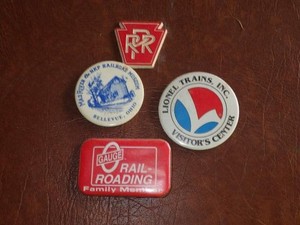 4pc VINTAGE MAD RIVER NKP O GAUGE PRR LIONEL TRAIN RAILROAD PINBACK MAGNET LOT