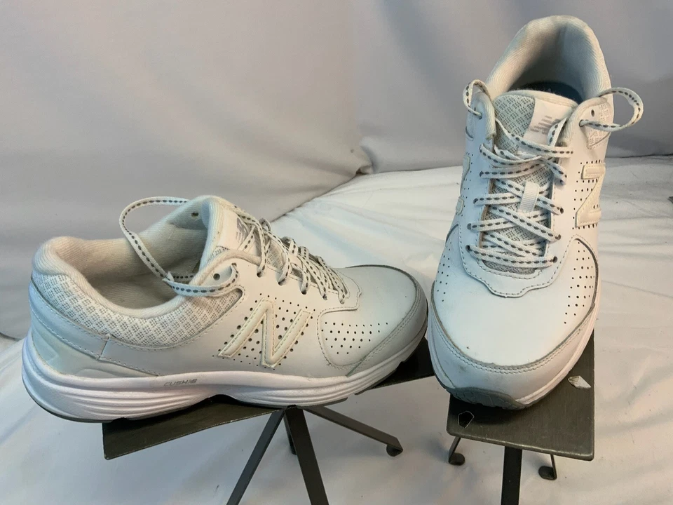 New Balance 411 Talla 7 D Mujeres Cuero Blanco Encaje Zapatos para Caminar YGI K1S-33 Foto 2 de 4