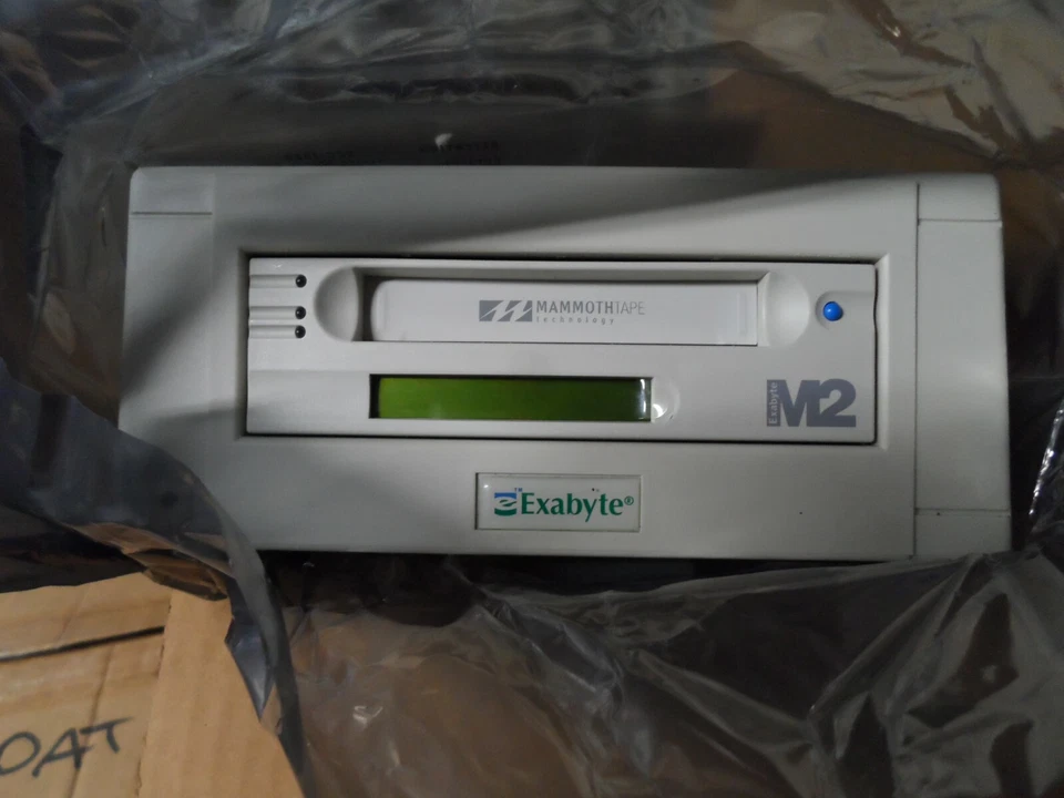 NEW EXABYTE M2 MAMMOTH2 W/LCD EXTERNAL WHITE LVD DRIVE TT2000 270003-1098 - Image 3 of 3